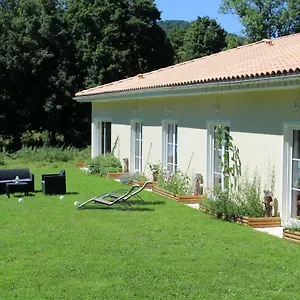 Du Cote De Lacoume Bed & Breakfast